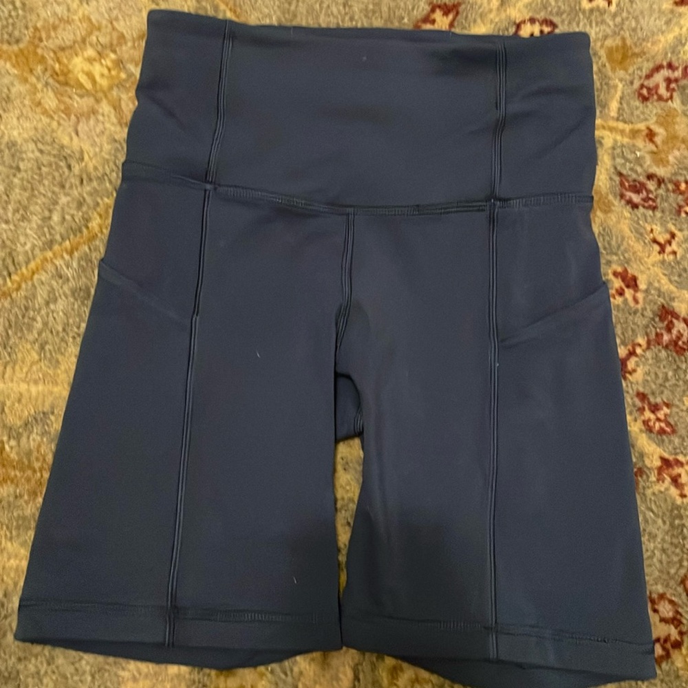 TnaLIFE (Aritzia) 7” inseam navy blue pocket bike shorts XS